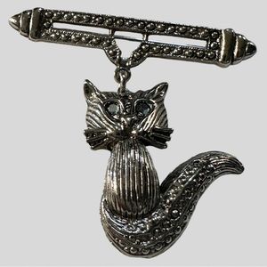 Cat Dangled Brooch Pin Silver Toned Jewelry